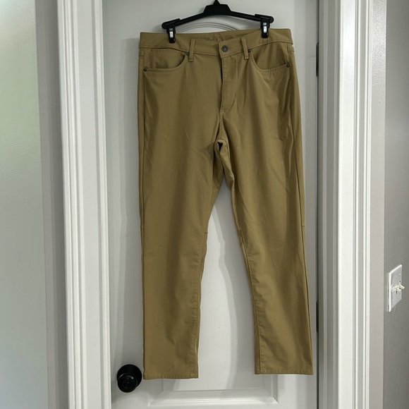 American Eagle khaki work pants similar to dry fit material - Picture 1 of 6